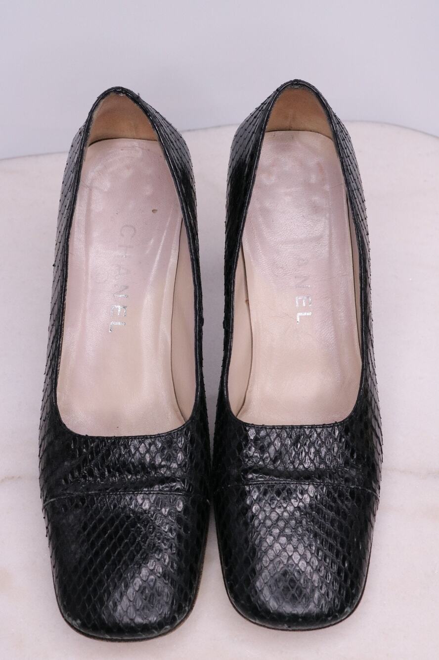 Vintage CHANEL 90s Black Exotic Snakeskin Block Heel Pumps Silver Logo Bar 38
